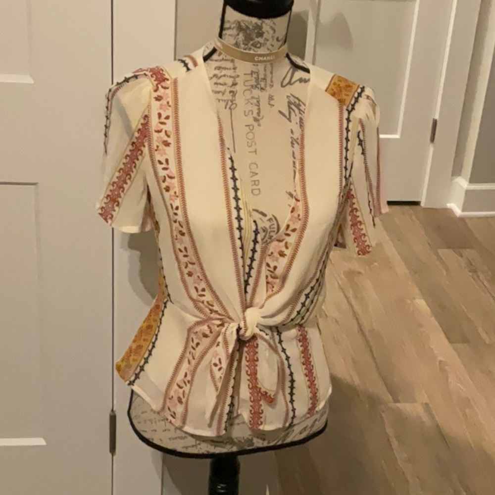Paris and me lovely flows well made blouse